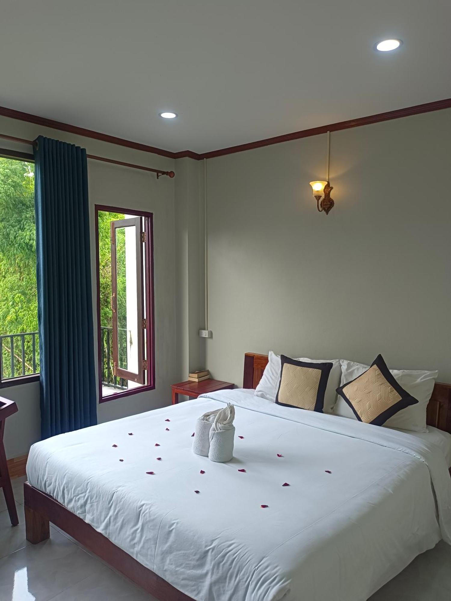 Dokchampa Hotel Vang Vieng Exterior foto